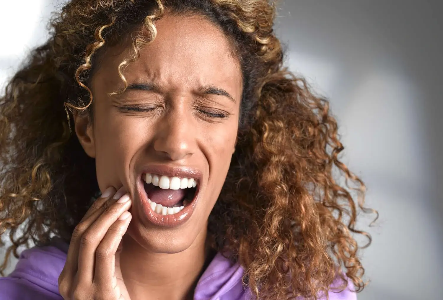 How Can You Soothe Sensitivity After a Teeth Whitening Session Nottingham?